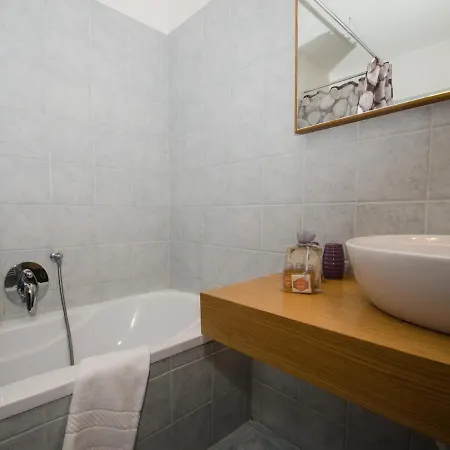 Bel Avec Parking Et Wifi Au Centre De - Fr-1-343-187 Apartment